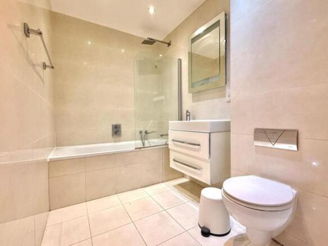Flat for rent in Widmore, Greater London