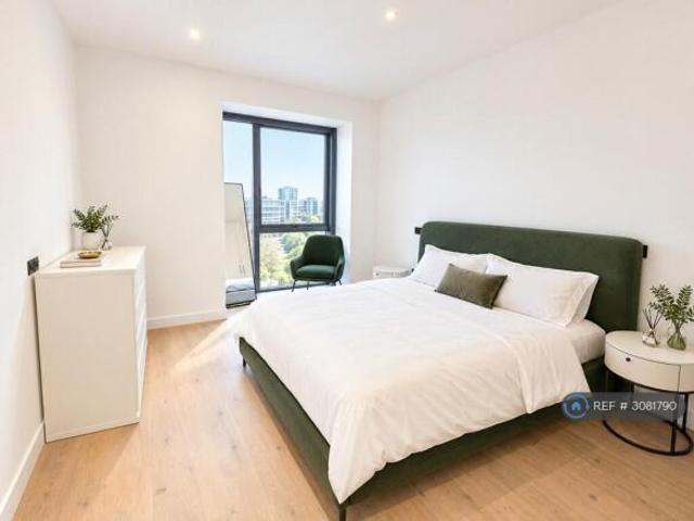 Flat for rent in Cat Hill, England