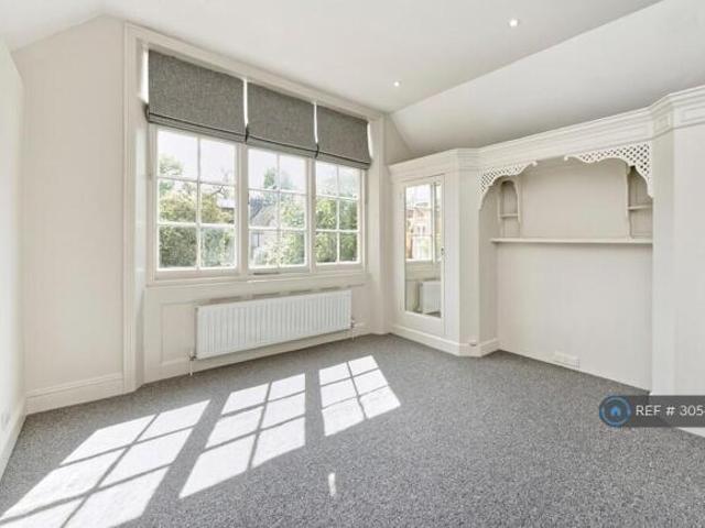 Flat for rent in Cat Hill, England