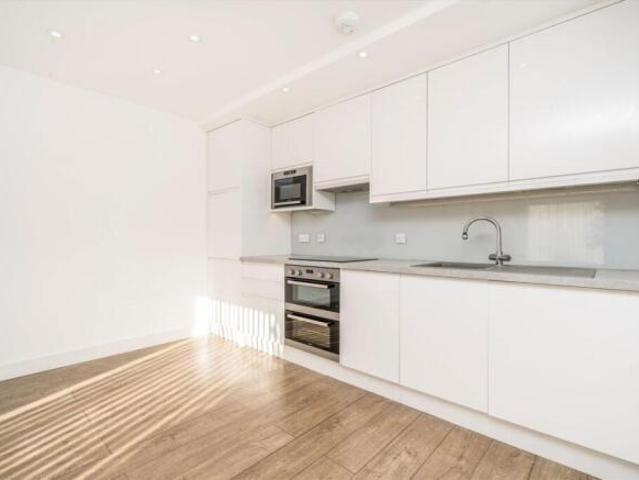 Flat for rent in Acton, Greater London