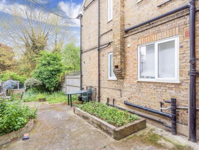Flat for rent in Cat Hill