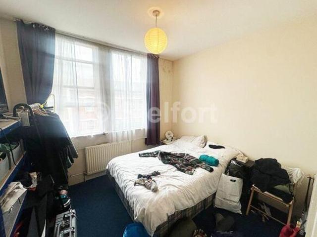 Flat for rent in Cat Hill