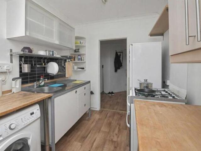 Flat for rent in Cat Hill, England