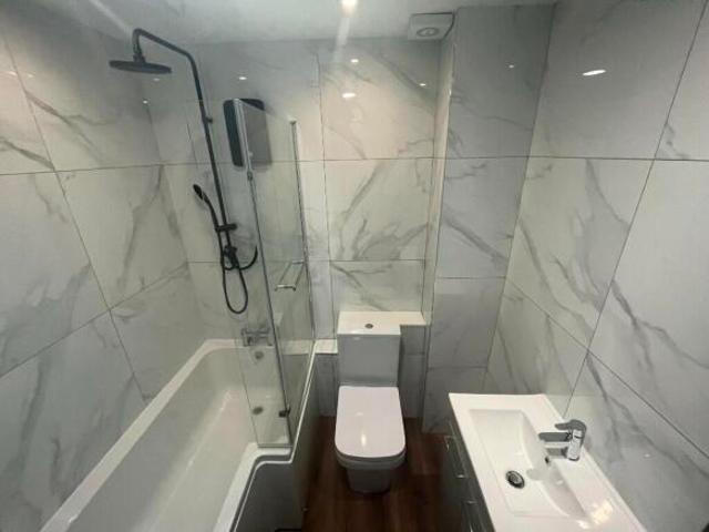 Flat for rent in Calderstones