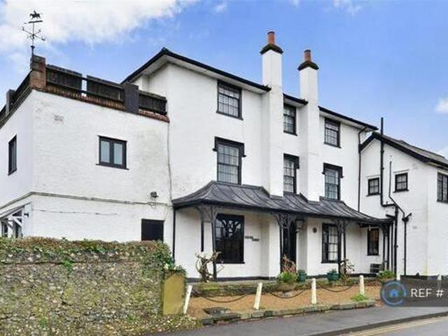 House for rent in Pachesham Park, Surrey