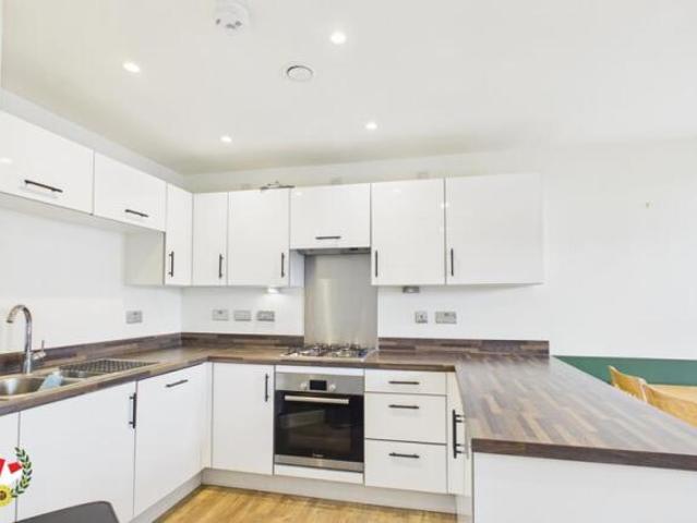 Flat for rent in Ewens Farm, Golden Valley