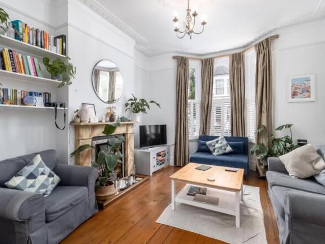 Flat for rent in Cat Hill