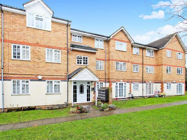 Flat for rent in Colindale