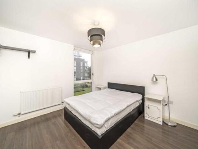 Flat for rent in Brentford, Greater London