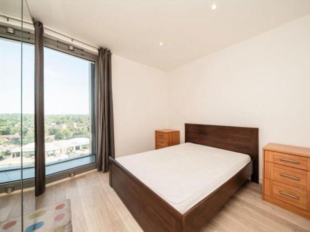 Flat for rent in Brentford End, Greater London