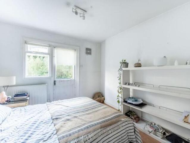 Flat for rent in Cat Hill