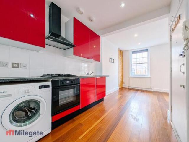 Flat for rent in Cat Hill, England