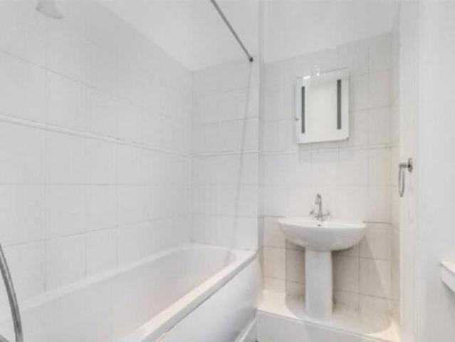 Flat for rent in Cat Hill