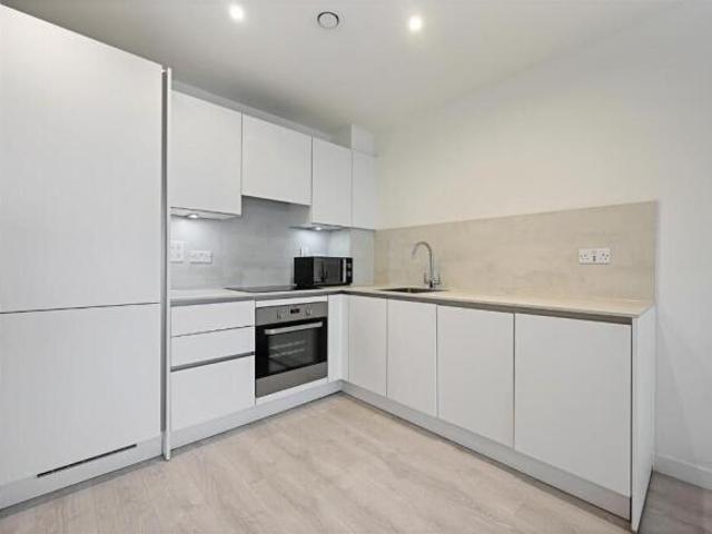 Flat for rent in Cat Hill, England