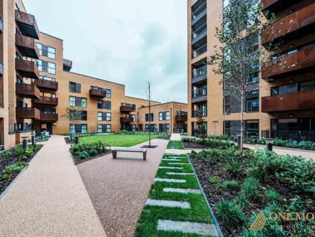 Flat for rent in South Lane, West Yorkshire
