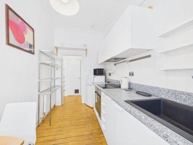 Flat for rent in Newington, Scotland
