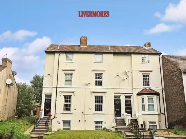 House for rent in East Hill, The Butts