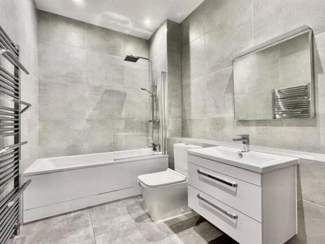 Flat for rent in Eaton Rise, East Bank