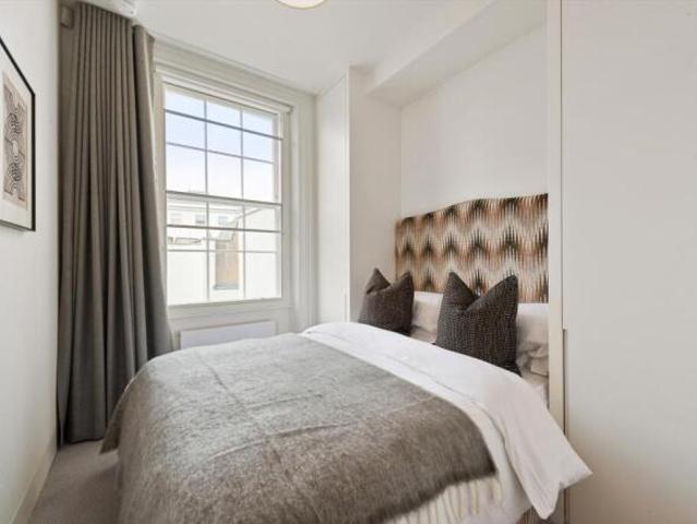 Flat for rent in Cat Hill, England