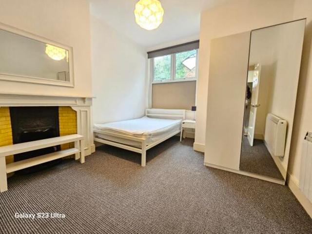 Flat for rent in Broomhill, South Yorkshire