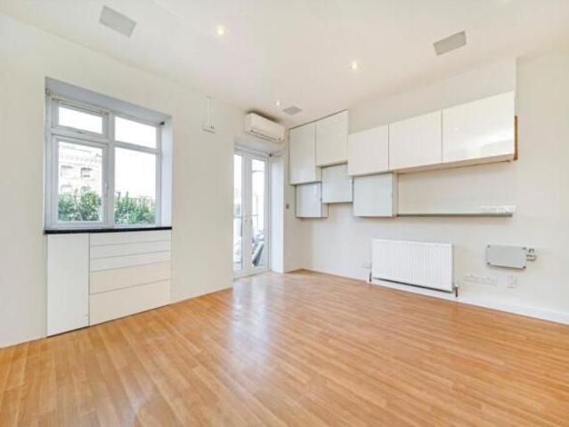 Flat for rent in Edgware, Greater London