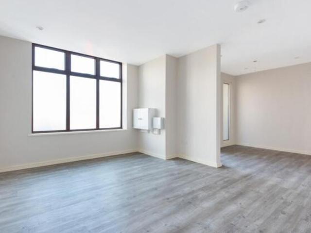 Flat for rent in Cat Hill, England