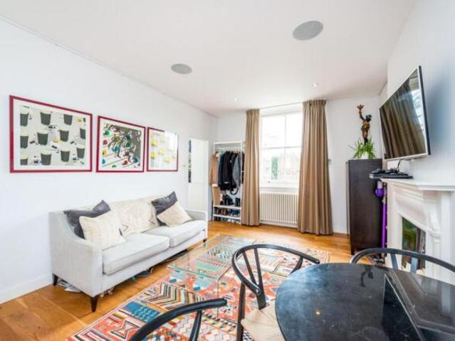 Flat for rent in Elm Park, Greater London