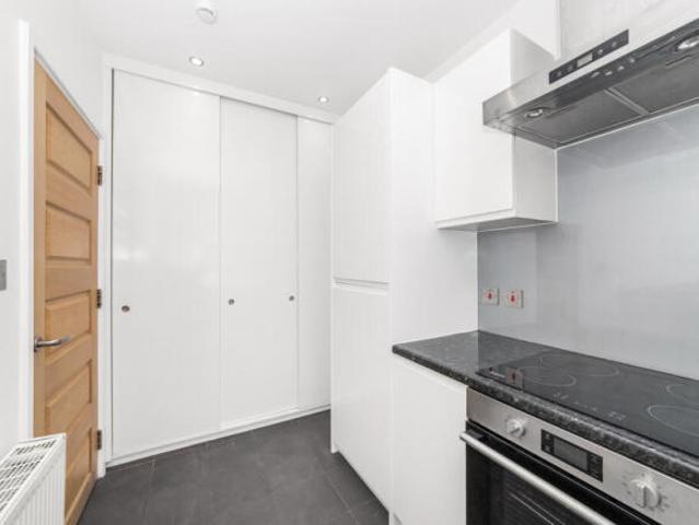 Flat for rent in Cat Hill