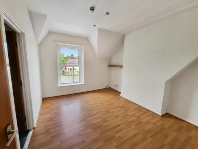 Flat for rent in Ely, Wales