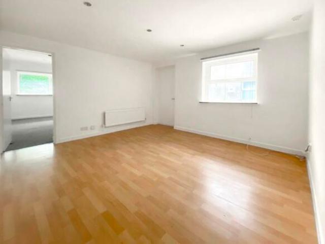 Flat for rent in Ely, Wales