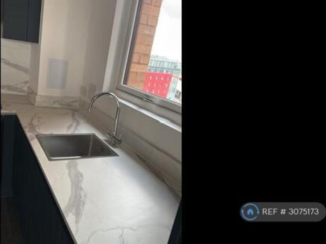 Flat for rent in Cat Hill, England