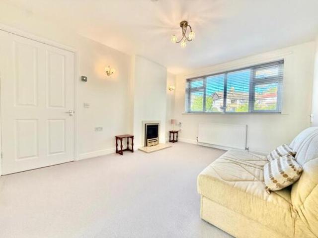 Flat for rent in Rawdon, Leeds