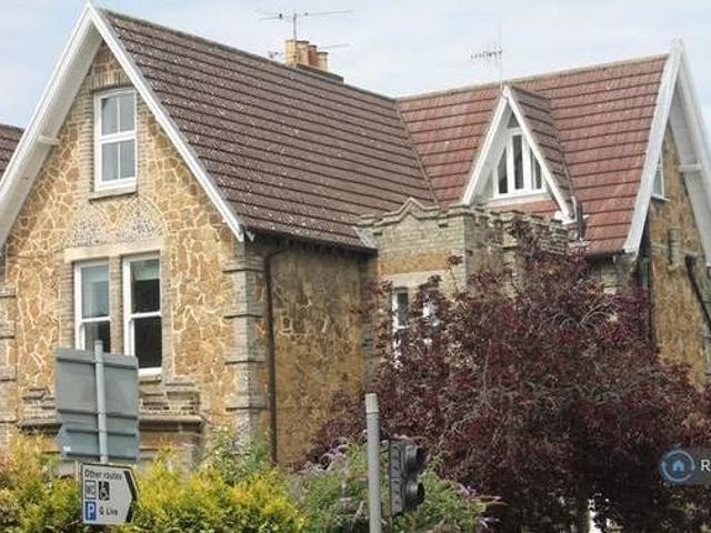 House for rent in Surrey, England