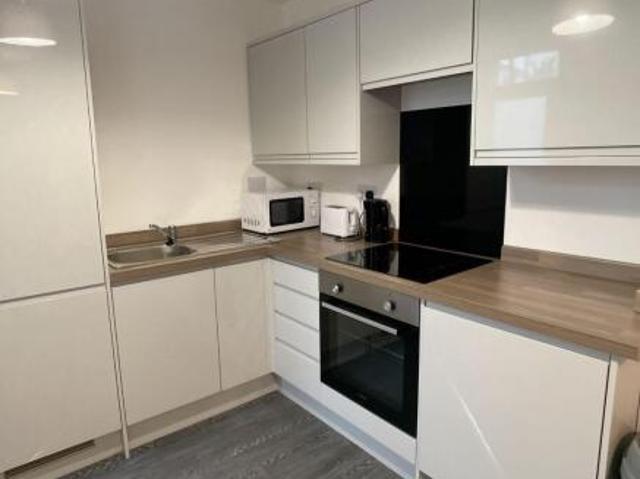 Flat for rent in Follaton, Strode