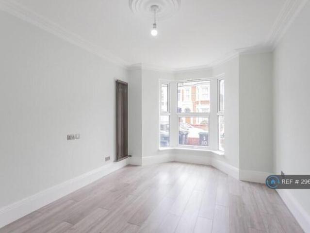 Flat for rent in Cat Hill
