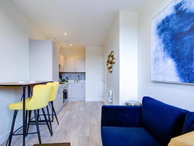 Flat for rent in Cheam, Greater London