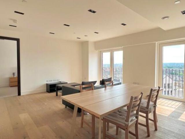 Flat for rent in Cat Hill, England