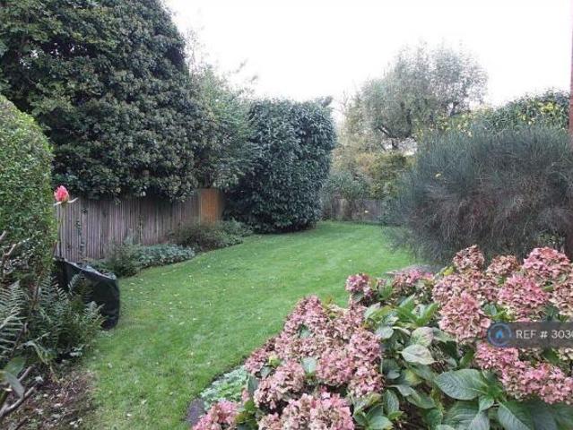 Flat for rent in Cat Hill