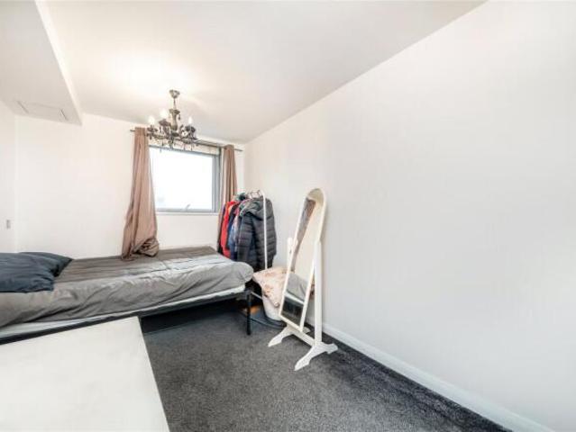 Flat for rent in Cat Hill, England