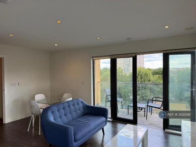 Flat for rent in Cat Hill