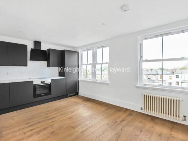 Flat for rent in Cat Hill, England