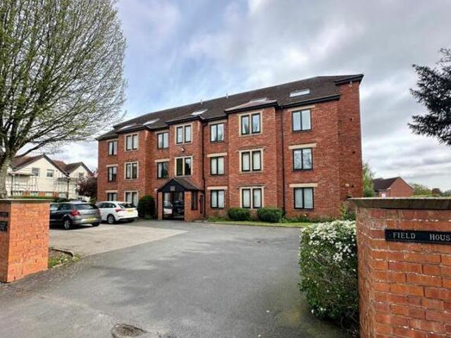 House for rent in Abbey End, Green Close