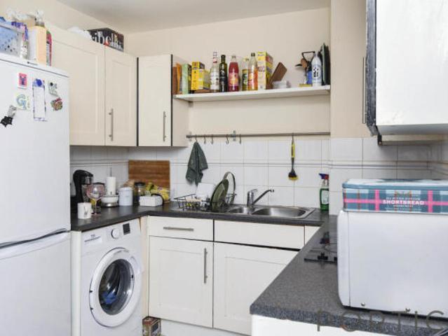 Flat for rent in Cat Hill, England