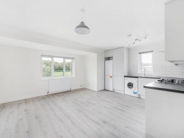 Flat for rent in Tooting Graveney, Greater London