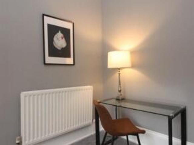 Flat for rent in Kew, Greater London