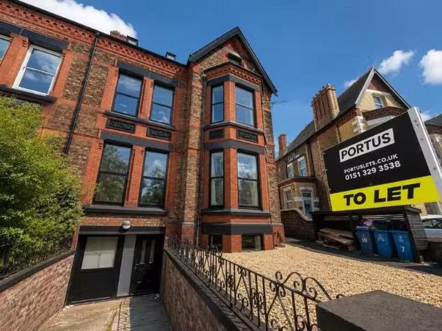 House for rent in Calderstones