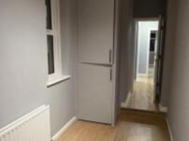 Flat for rent in London Borough of Merton, Mitcham
