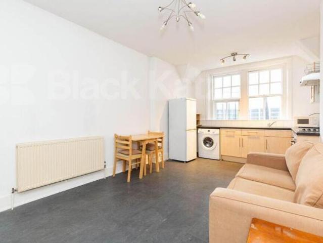Flat for rent in South Lane, West Yorkshire