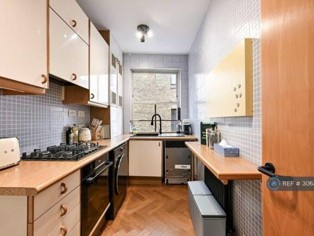 Flat for rent in Cat Hill, England