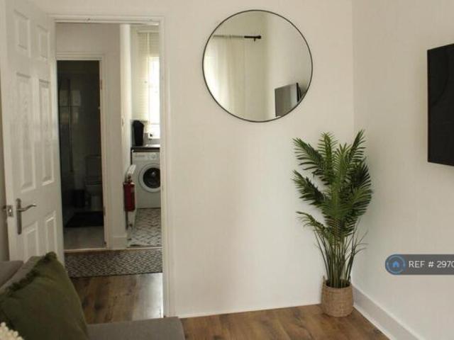 Flat for rent in Cat Hill